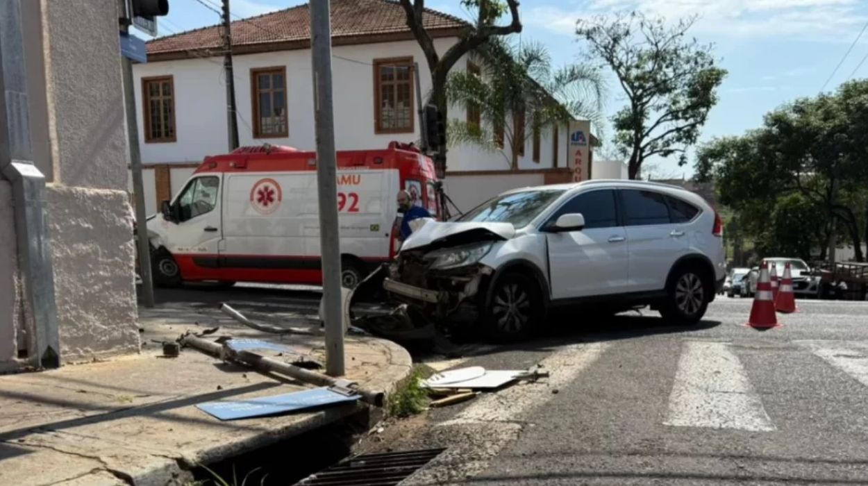 Ambulância com paciente acidentado bate a caminho de hospital em Araraquara