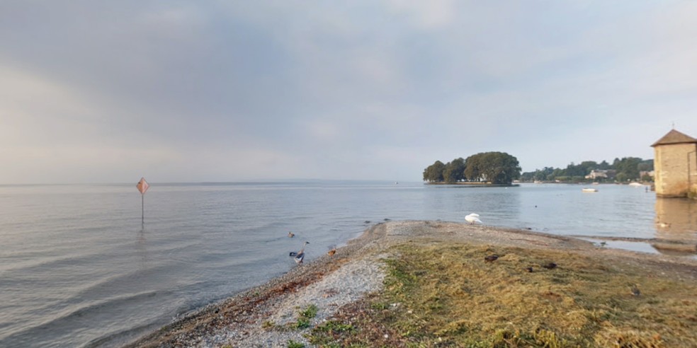 Registro do Google Maps da região próxima à praia de Rolle, no Lago de Genebra, em 2016. — Foto: Reprodução / Google Maps Street View