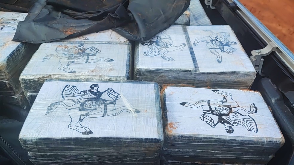 Desenho em pacotes de drogas que estavam em aeronave interceptada pela FAB — Foto: Divulgação