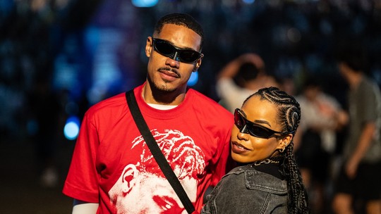 'Óculos do Travis Scott' vira moda no The Town 2025 e domina dia do rap no festival - Rapper norte-americano é a atração mais aguardada neste sábado (6), dia dedicado ao rap e trap em Interlagos, em São Paulo.