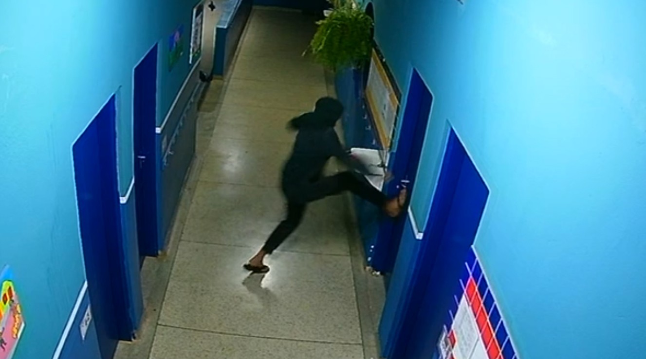 VÍDEO: câmeras flagram furtos em escola de Piracicaba e suspeito é identificado