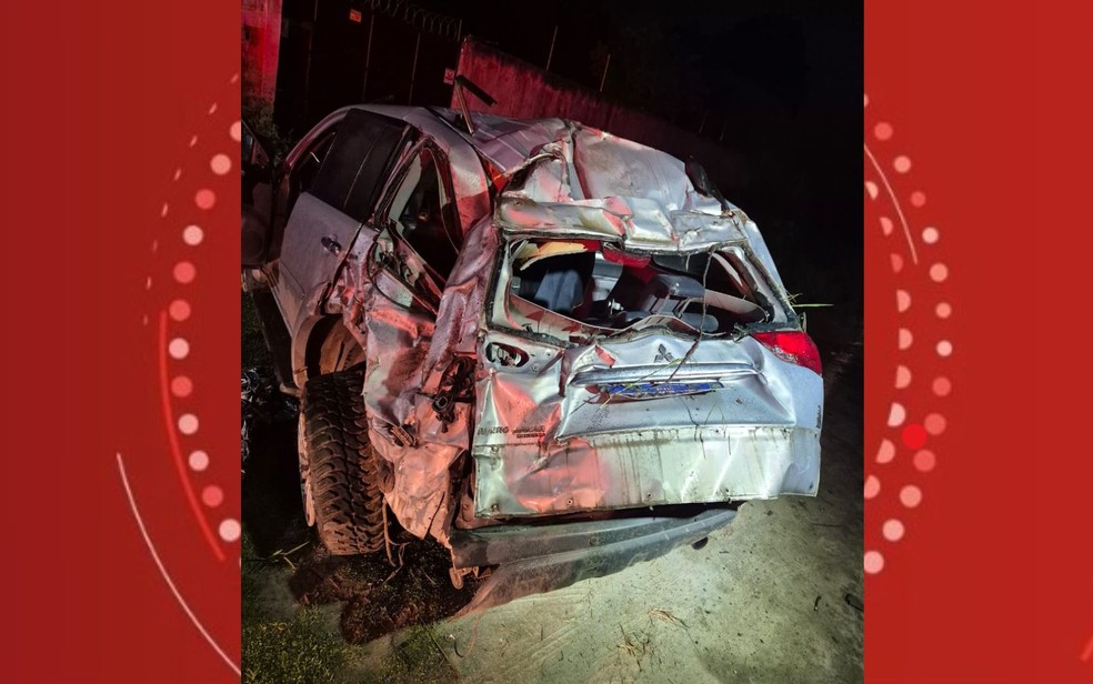 Homem de 27 anos morre e uma jovem fica gravemente ferida após carro capotar no extremo sul da Bahia — Foto: Reprodução/Redes Sociais