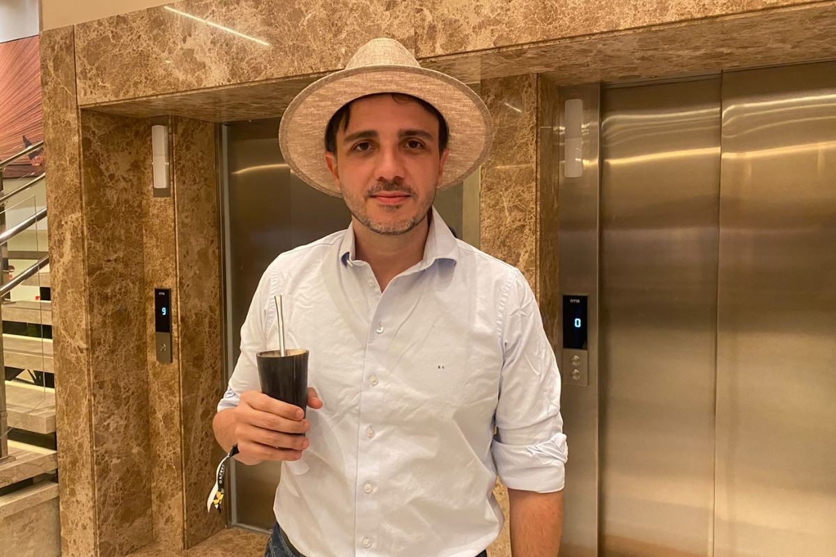 Renan Santos fala em manter Bolsa Família e criar 'portas de saída' para o programa