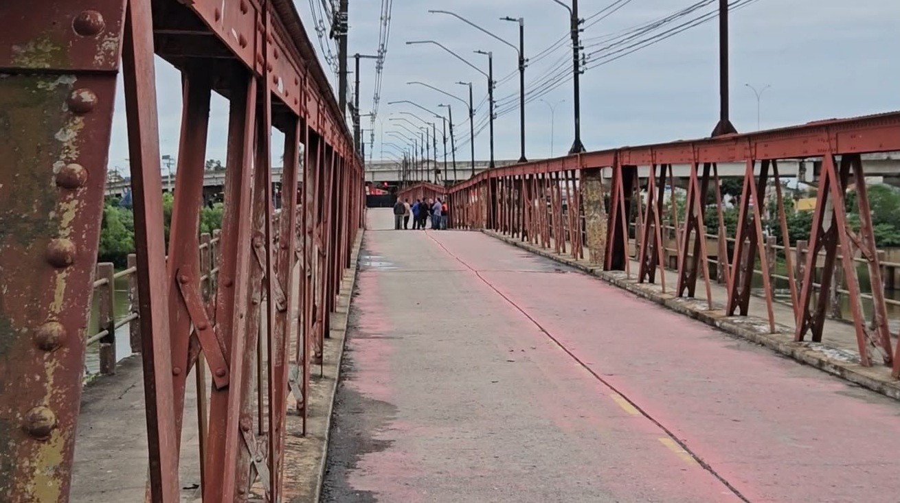 Ponte de Ferro em Campos segue sem previsão para obras após empresa apontar danos maiores que os previstos 
