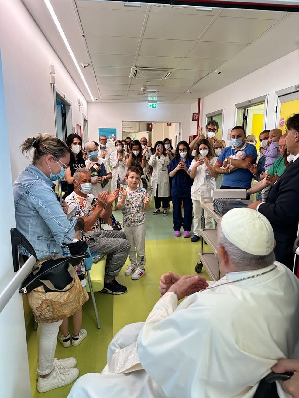 Papa Francisco em ala hospitalar — Foto: Agência do Vaticano