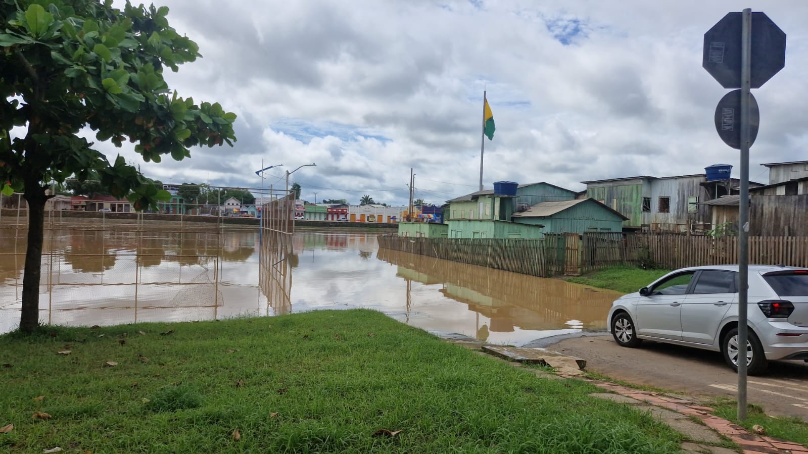 Enchente do Rio Acre afeta cerca de 20 bairros e mais de 1,8 mil pessoas em Rio Branco