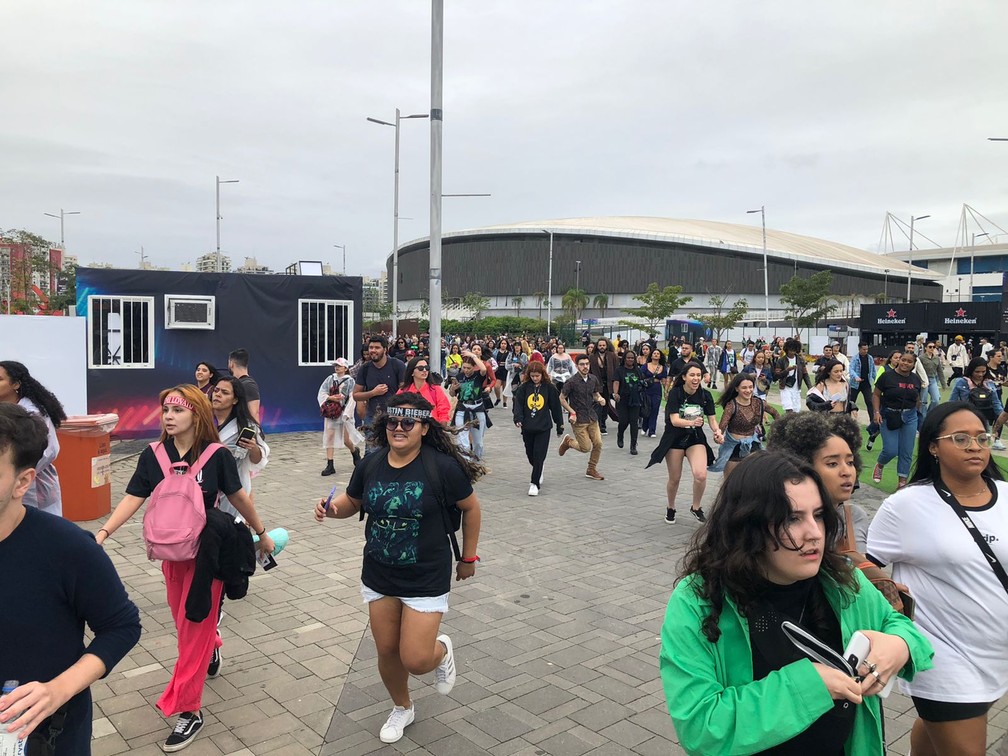 Público chega ao Rock in Rio para o terceiro dia de festival — Foto: Carlos Brito / g1