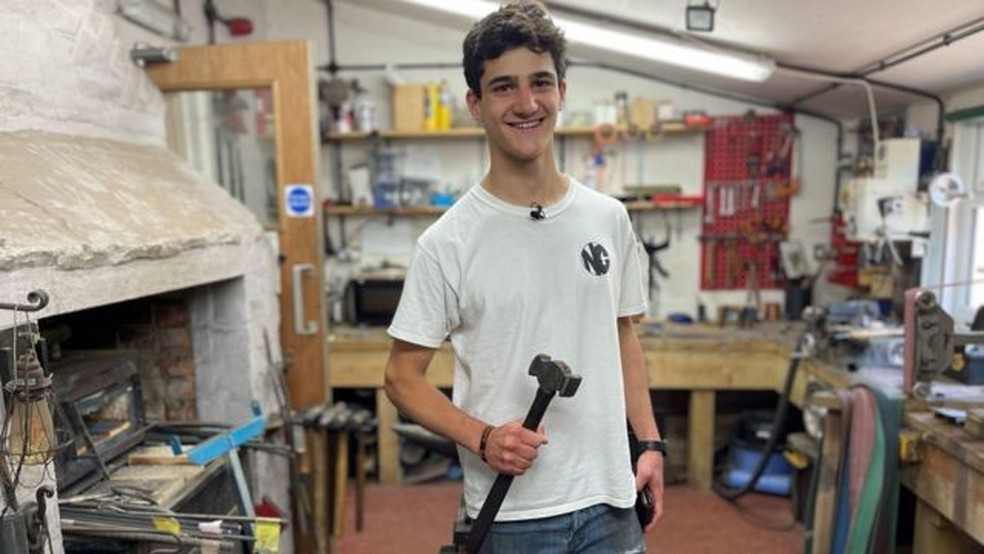 Nico (17) reconhece que, quando chegou a Summerhill, frequentava pouco as aulas. 'Mas, pouco a pouco, voc&ecirc; vai se interessando pelas coisas e come&ccedil;a a ir', ele conta &mdash; Foto: BBC