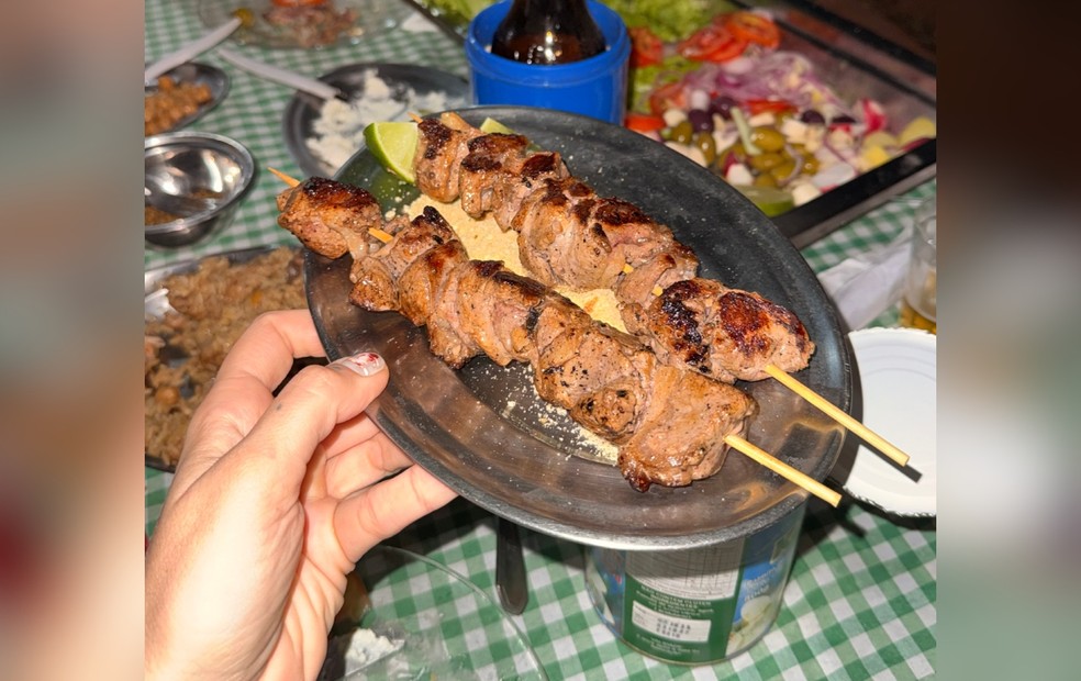 6 de 6
Além do espeto de carneio e da kafta, João também cozinha esfihas, fataias, kibes e receitas brasileiros — Foto: Arquivo pessoal/Nicole Khouri