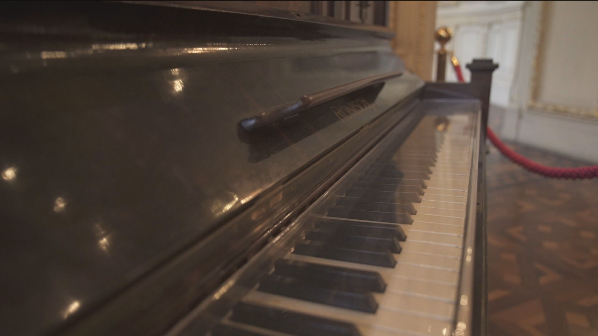 Instrumentos tocando sozinhos, aparições, fumaça misteriosa: funcionários do Theatro Municipal contam casos sobrenaturais