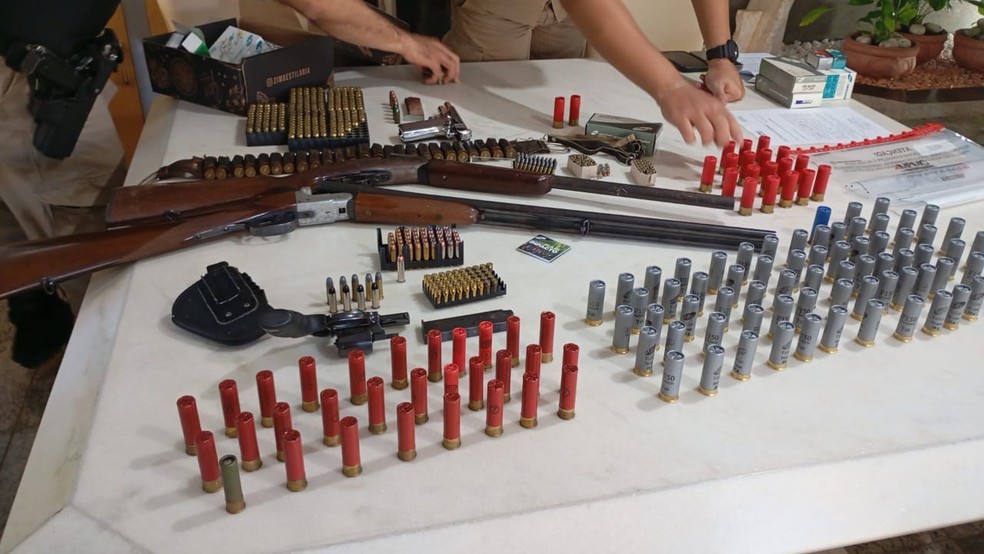 O Gaeco tambm apreendeu armas e munies durante a operao Castelo de Vento 08-05-2024  Foto: PM/Divulgao