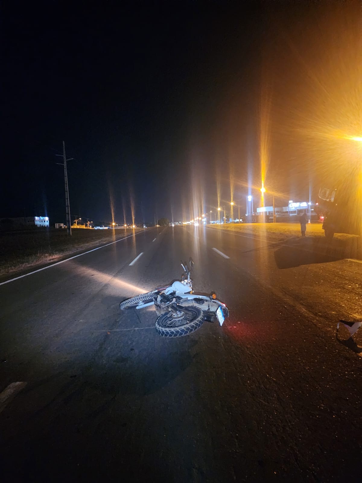 Motociclista morre após bater em caminhão que estava parado na pista da BR-010