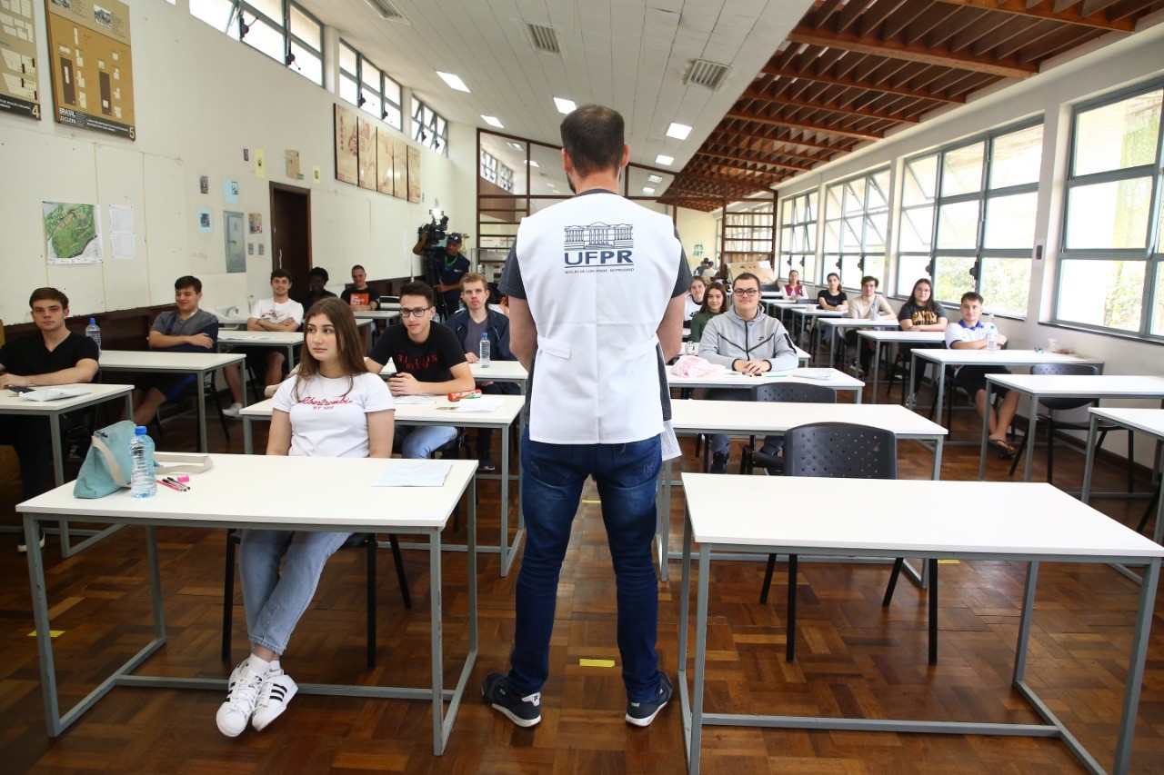 Paraná tem 'Enem dos Concursos' e Vestibular da UFPR neste domingo (5); veja o que você precisa saber sobre as provas
