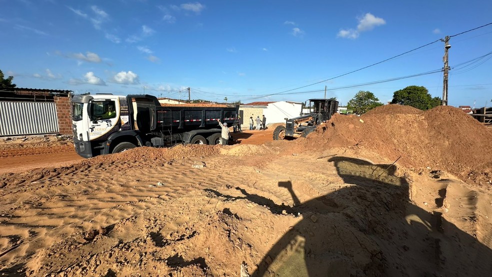 Obras de duplicação da Avenida Moêma Tinoco, na Zona Norte de Natal — Foto: Kleber Teixeira/Inter TV Cabugi