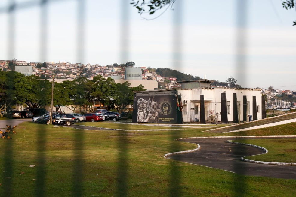 G1 - Incêndio causa estrago em salas de escola na Grande Florianópolis -  notícias em Santa Catarina