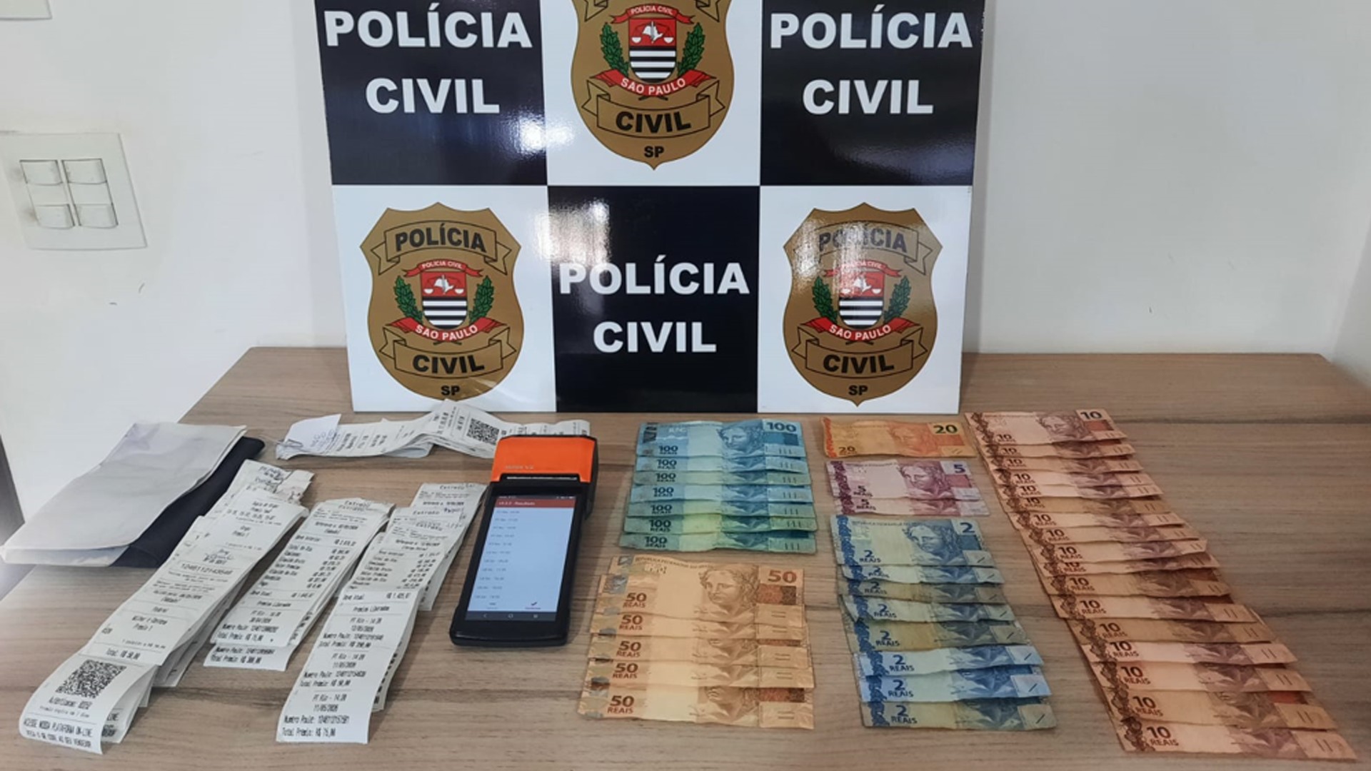 Operação contra apostas clandestinas apreende equipamentos e dinheiro em bares de Rio Preto