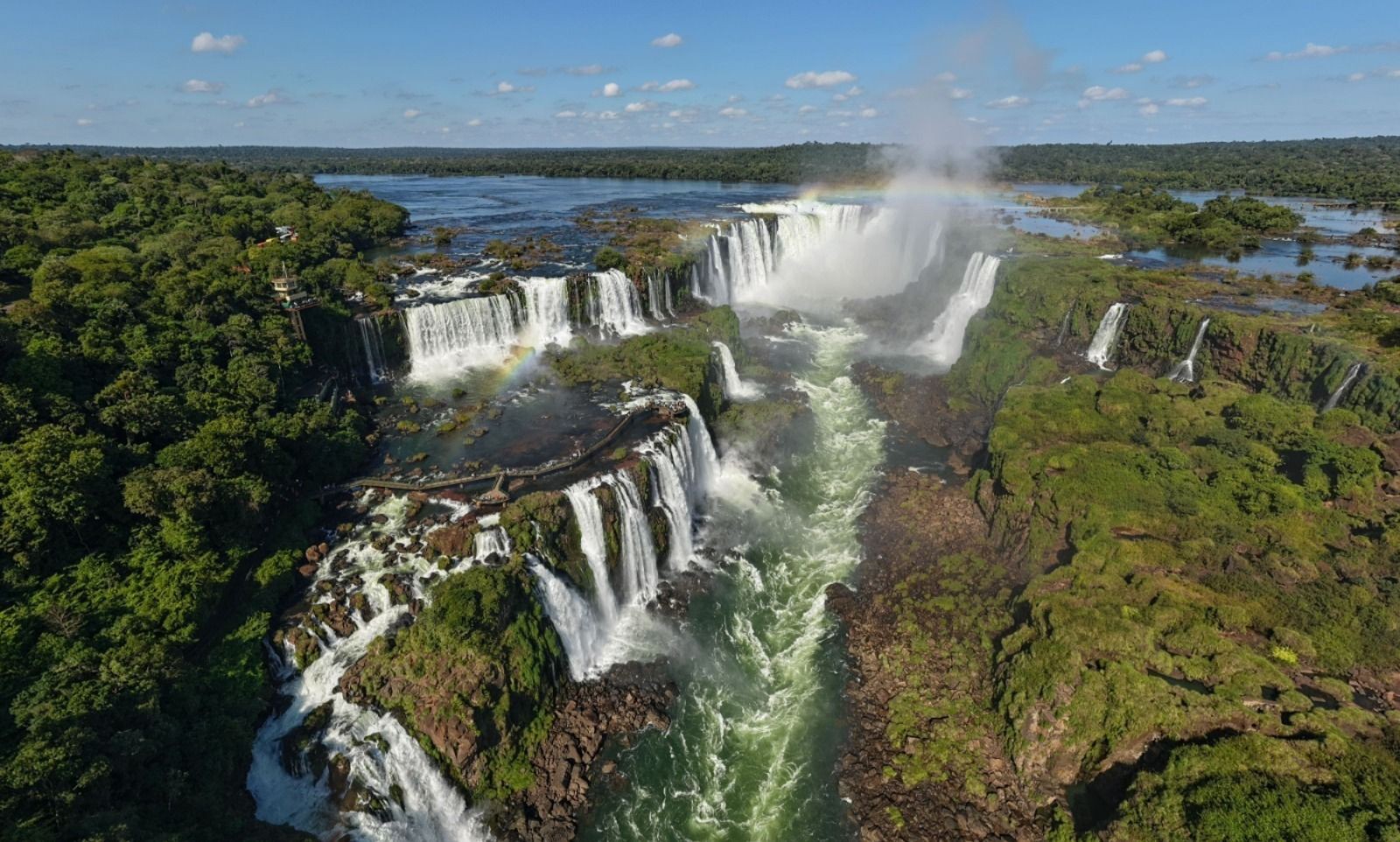 Parque que abriga as Cataratas do Iguaçu bate recorde histórico e supera 2 milhões de visitantes em um ano