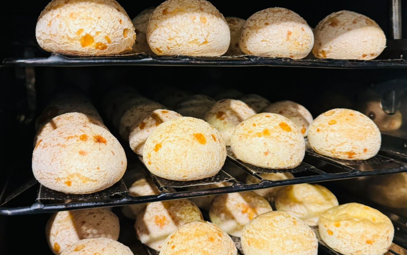 Supermercado é condenado a pagar R$ 10 mil por acusar cliente de comer pão de queijo sem pagar em MG