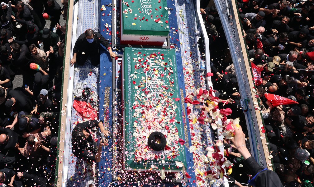 O caix&atilde;o do ex-l&iacute;der Ali Khamenei &mdash; Foto: AFP