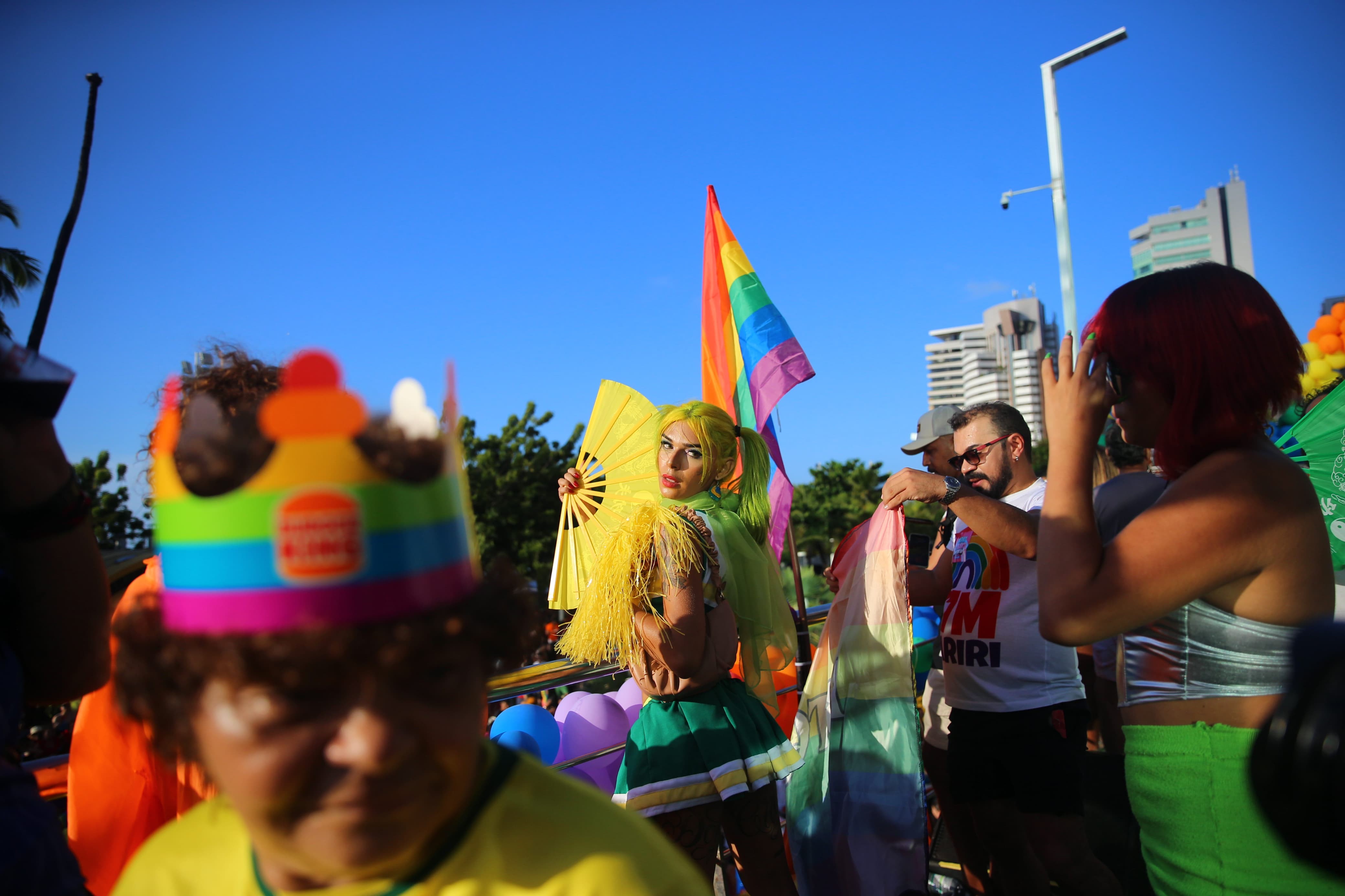 Parada pela Diversidade Sexual 2024 discute representatividade política em Fortaleza neste domingo; veja imagens