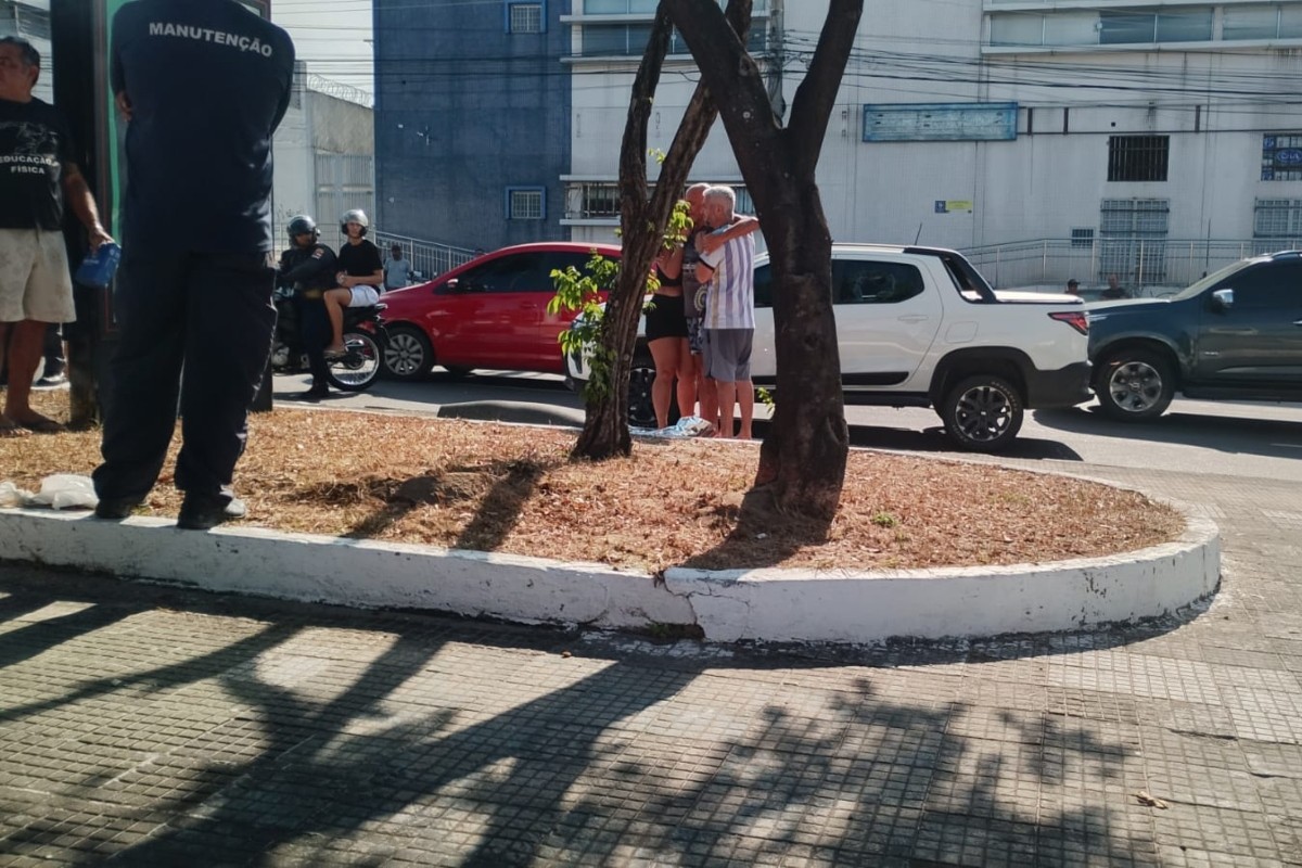 Mulher morre atropelada por carro em faixa de pedestre na Avenida Rodrigo Otávio, em Manaus
