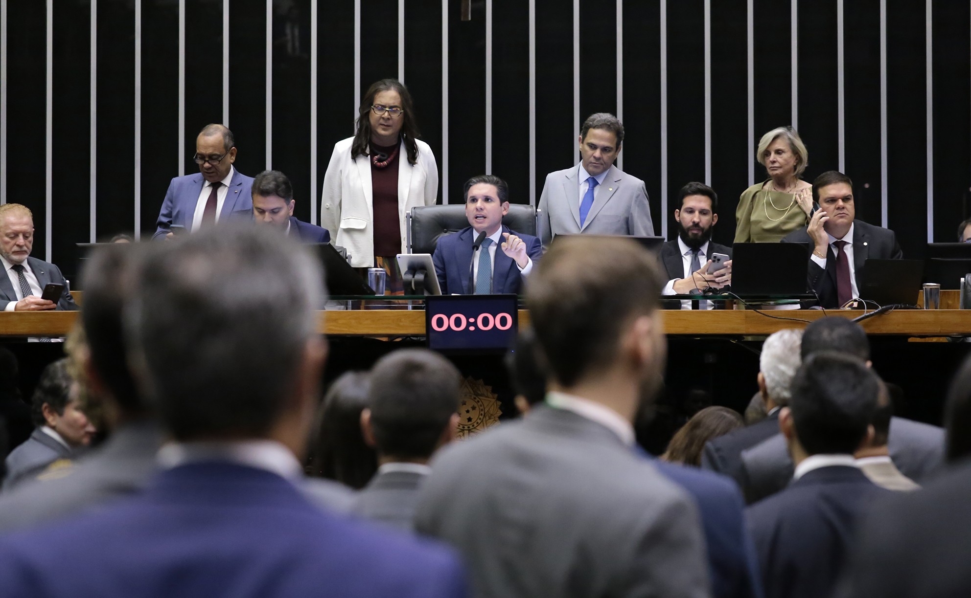 Centrão se irrita com PT na votação da PEC da blindagem e MP da tarifa social de energia fica ameaçada