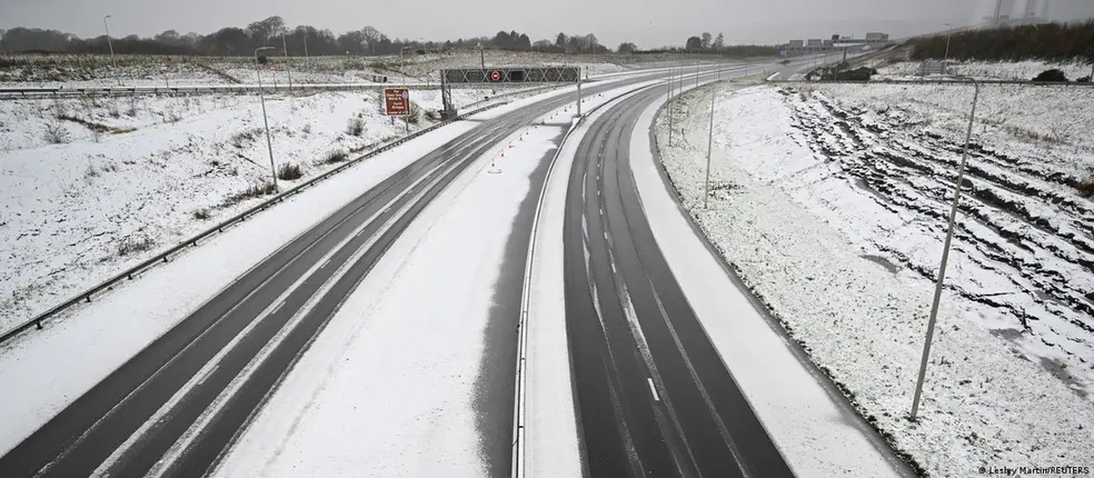 Cidades como Edimburgo poderiam enfrentar temperaturas de 30 graus negativos — Foto: Lesley Martin/REUTERS