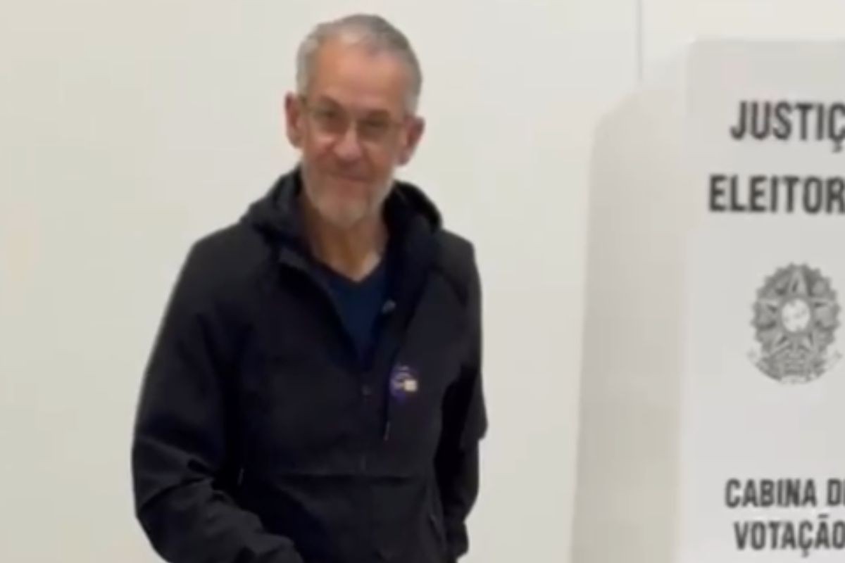 Doutor Alexandre Salomão (Mobiliza) vota em Curitiba