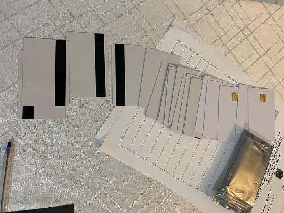 Investigados utilizaram mecanismos que geraram de forma massiva números de cartões para realização de compras de criptomoedas pela internet. — Foto: Polícia Federal/ Divulgação