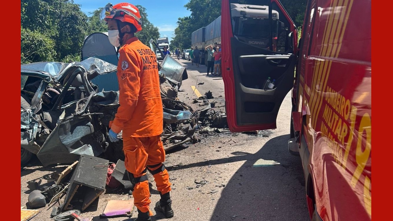 Carro é esmagado em acidente na BR-070 em MT e motorista fica gravemente ferido
