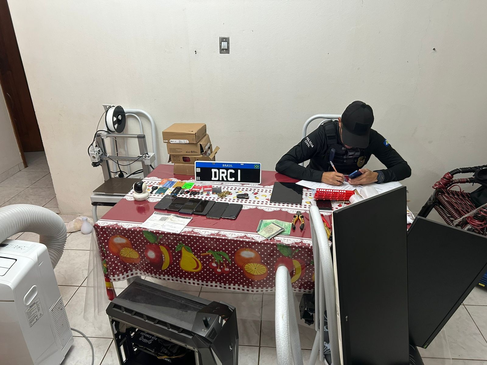 Operação mira criminosos que usavam inteligência artificial para invadir contas em MT e no ES