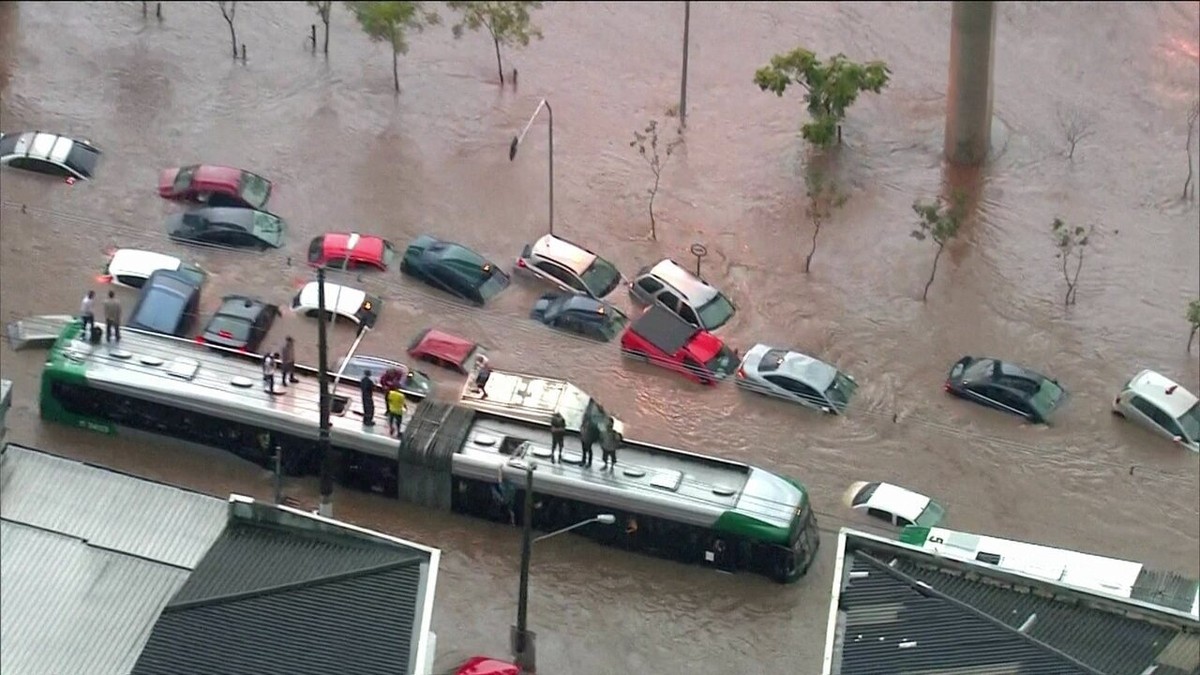 Chuva Deixa Cidade De SP Em Estado De Atenção Para Alagamentos Nesta ...