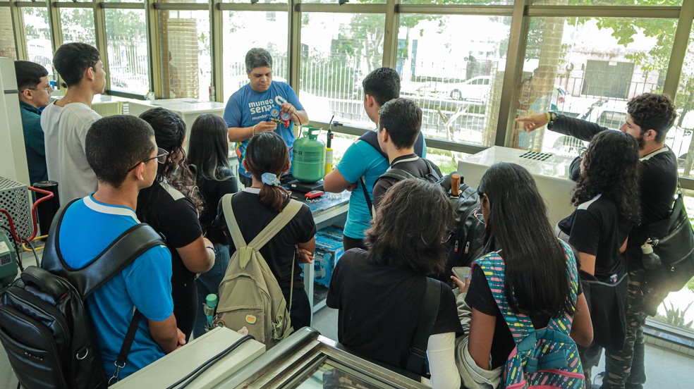 Oportunidades atraem jovens durante a programação. — Foto: Divulgação