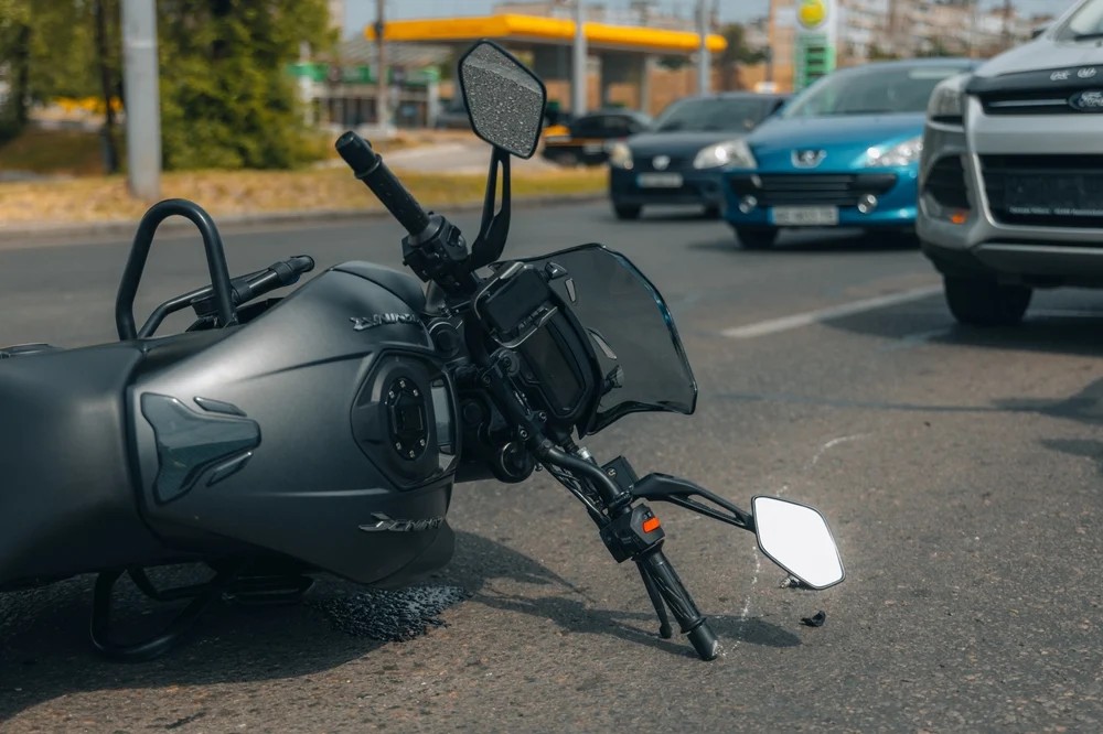 Servidora pública morre após motocicleta atingir cavalo em rodovia de Mato Grosso