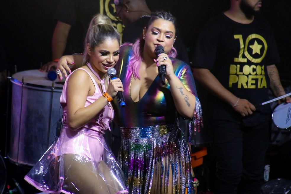 Lexa e Preta Gil no "Bloco da Preta", na noite de sábado — Foto: Paulo Tauil/Brazil News