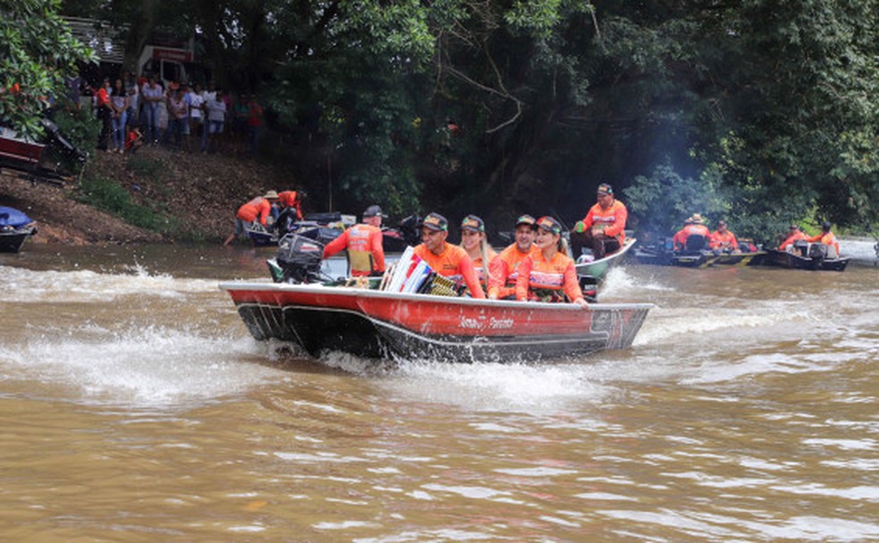 Barcos fizeram ações no rio Bananal — Foto: Adilvan Nogueira/Governo do Tocantins