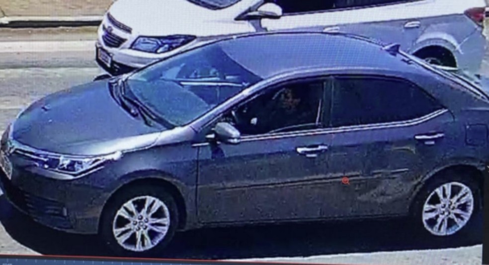 Carro foi visto transitando em Montes Claros — Foto: Reprodução