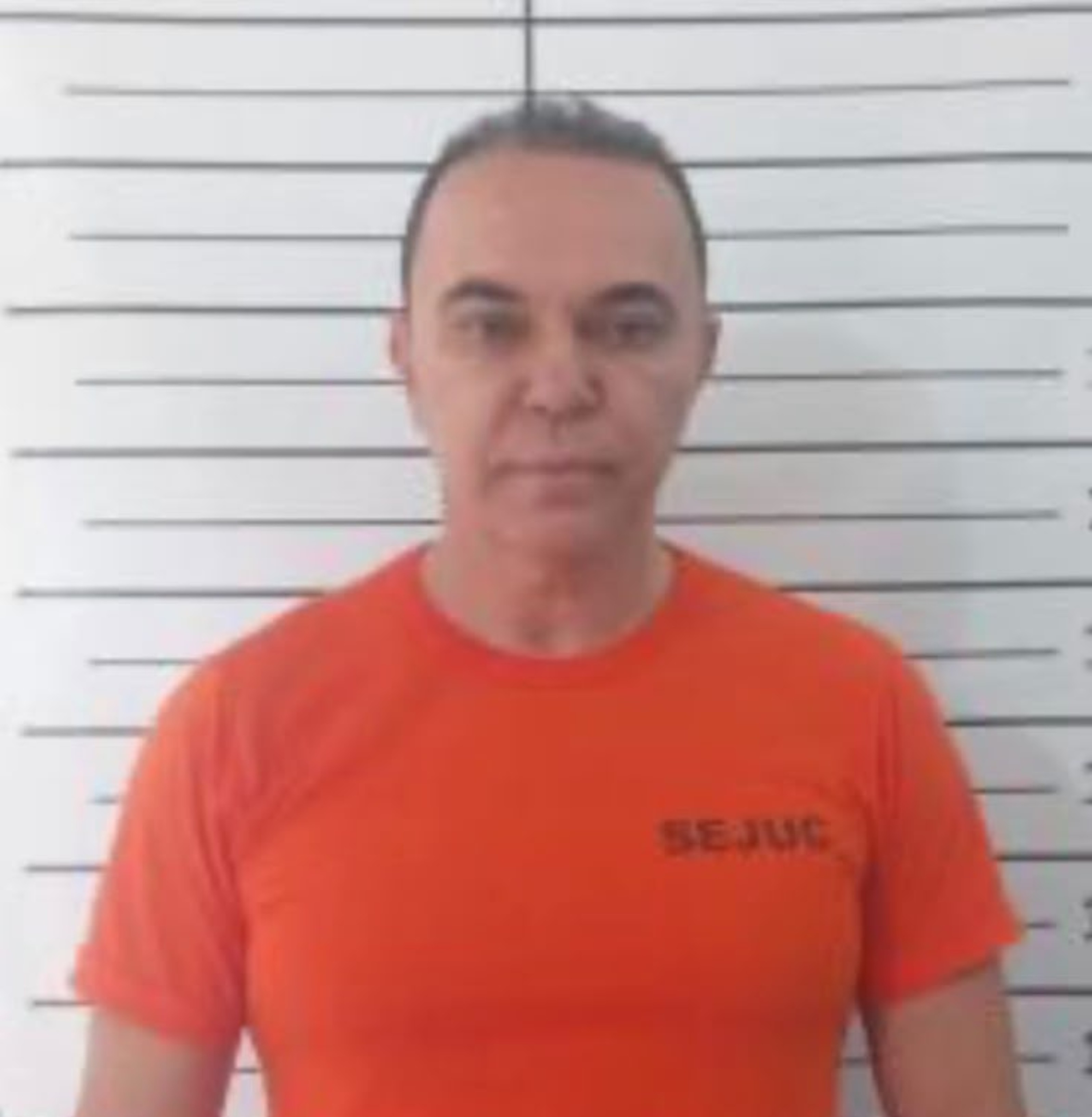FOTO: Jalser Renier veste camisa laranja de presidiário após ser alvo da PF por compra de votos em RR