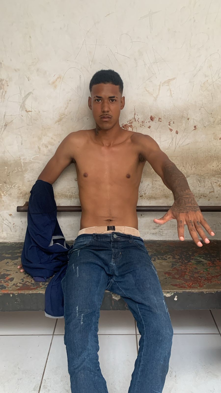 Após trocar tiros, Polícia recupera carro roubado de eletricista