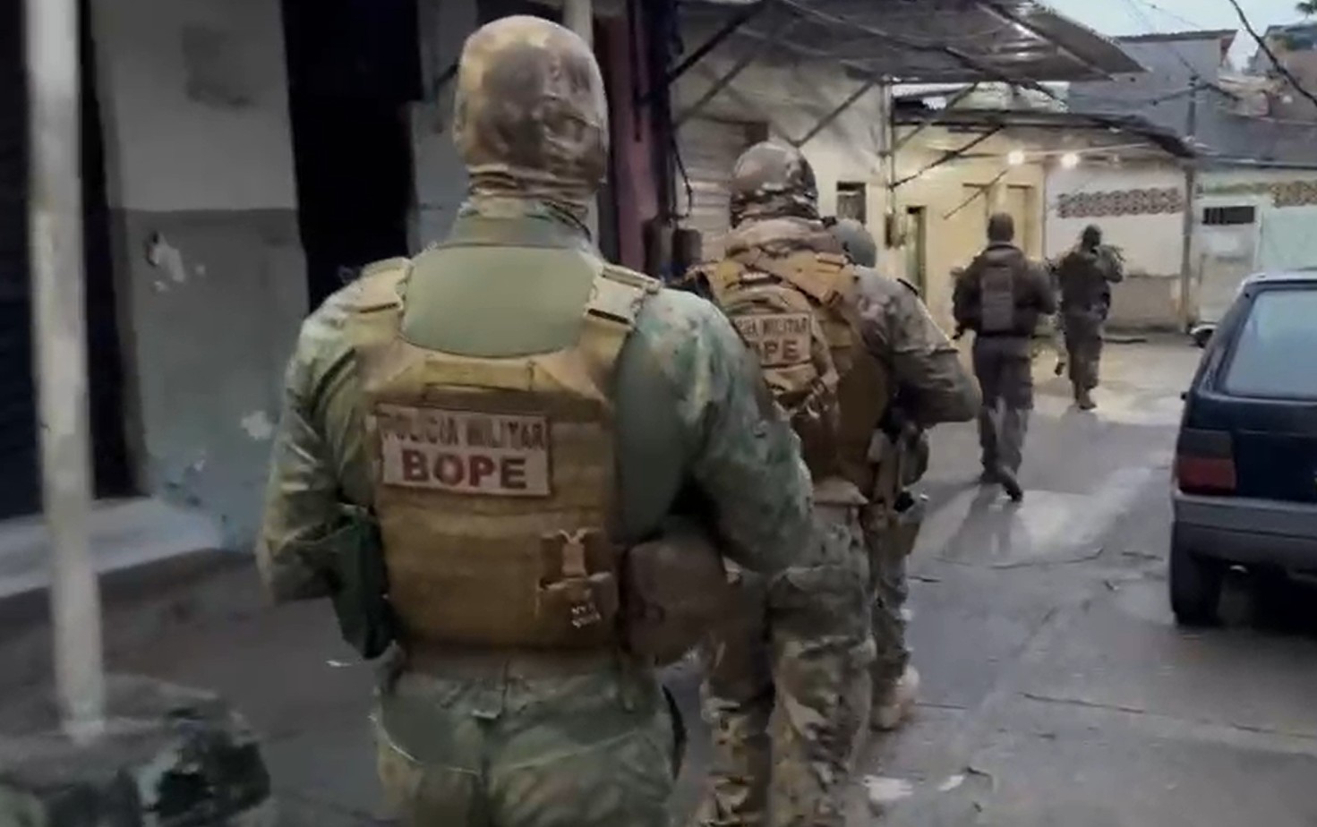 Polícia faz operação nos complexos da Pedreira e Chapadão, na Zona Norte do Rio