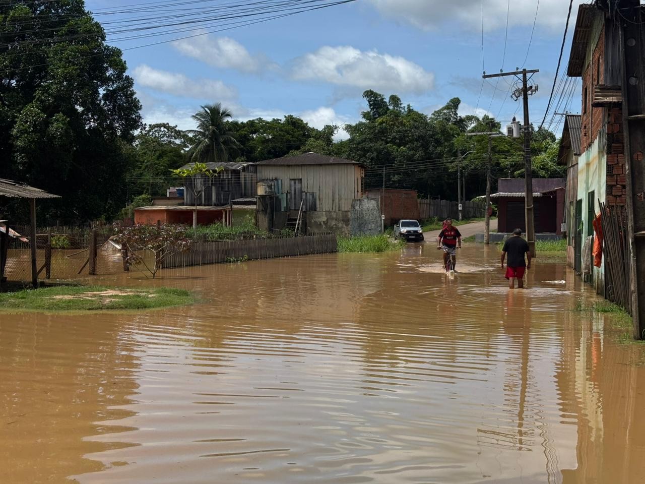 'Sempre essa angústia': veja quais os primeiros bairros a serem atingidos na capital após transbordo do Rio Acre
