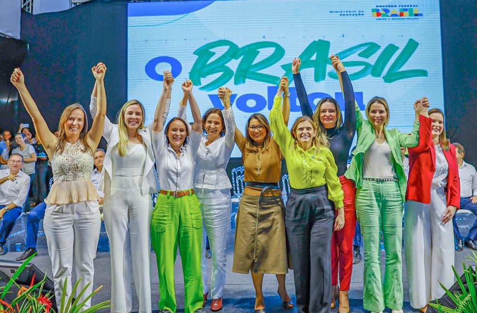 Foto tirada por Lula com Janja e mulheres em evento no Crato, Ceará — Foto: Luiz Inácio Lula da Silva/ Presidência
