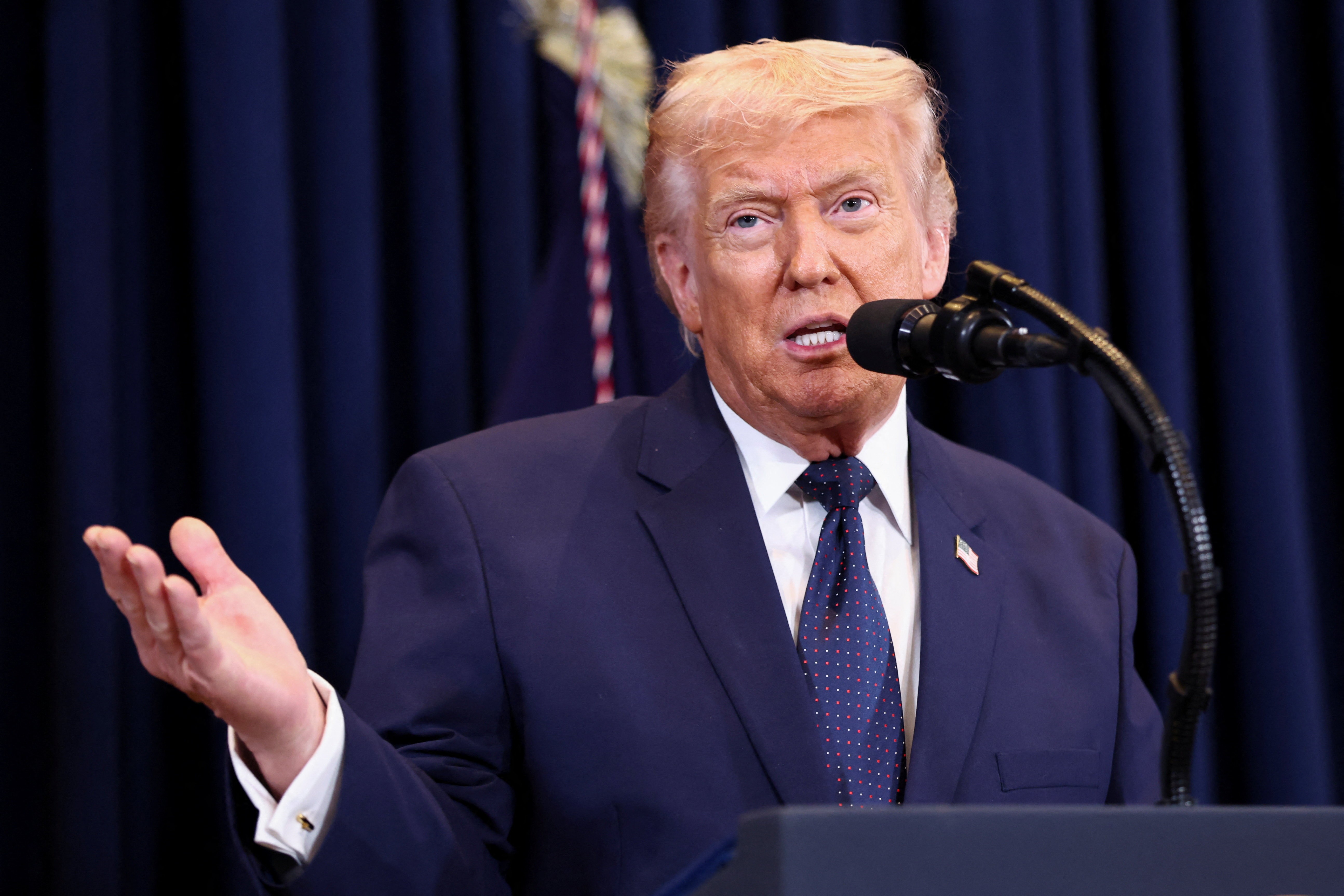 Trump garante que explosão em escola no Irã está 'sendo investigada'