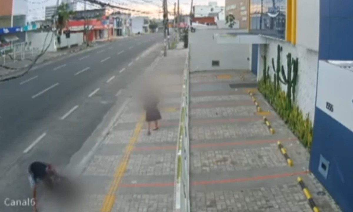 VÍDEO: idosa é assaltada e agredida no centro de Feira de Santana