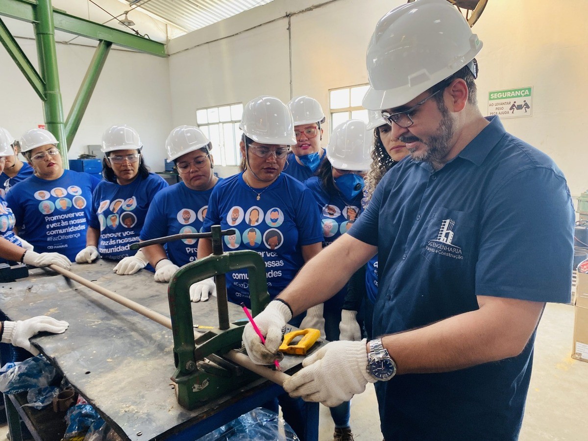 Cursos gratuitos de bombeiro hidráulico e assistente administrativo são oferecidos em Manaus; veja como participar