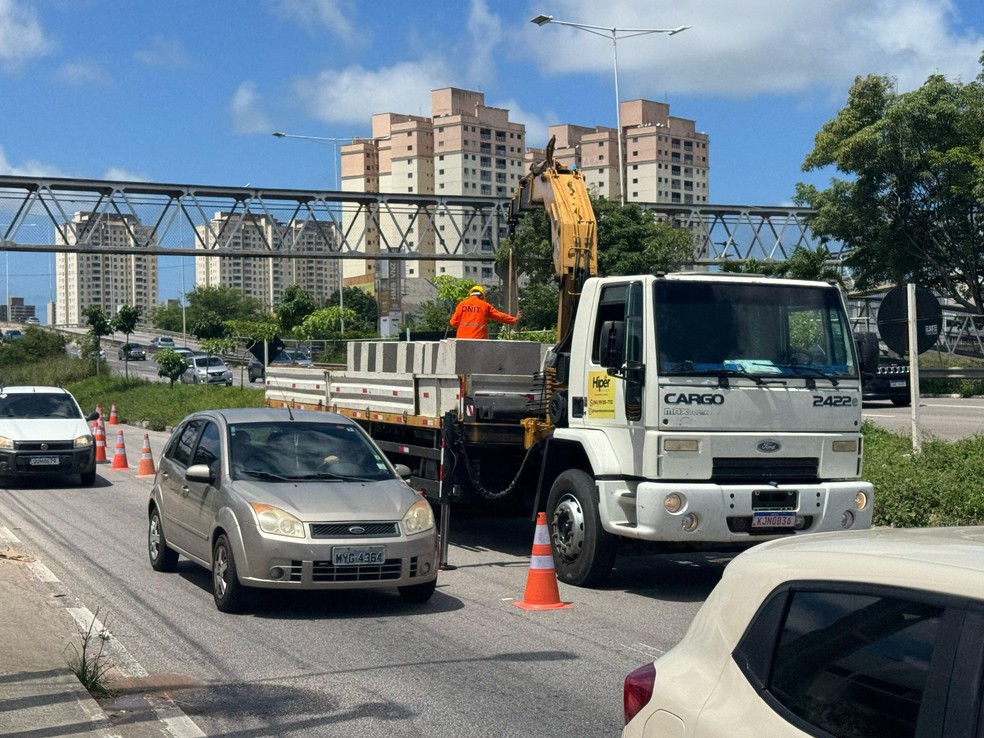DNIT fecha agulha de acesso a BR-101 no sentido Natal-Parnamirim — Foto: Sérgio Henrique Santos/Inter TV
