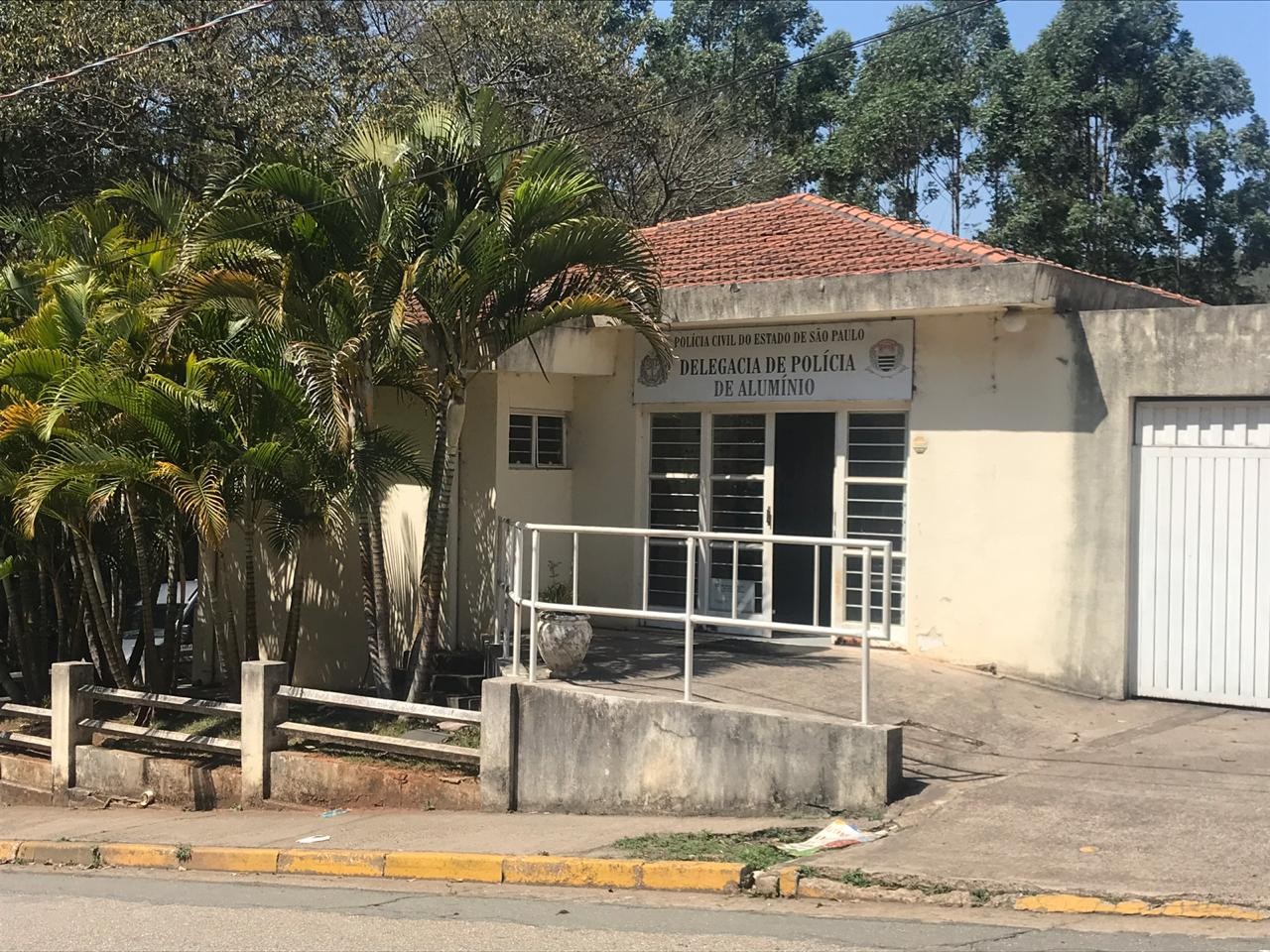 Caseiro de chácara é preso suspeito tocar em órgão genital de adolescente em piscina no interior de SP