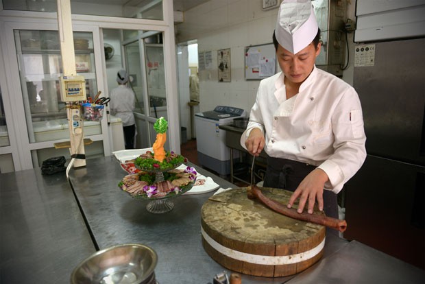 Os destinos do pênis bovino: do prato afrodisíaco na China a petiscos para pets no Brasil