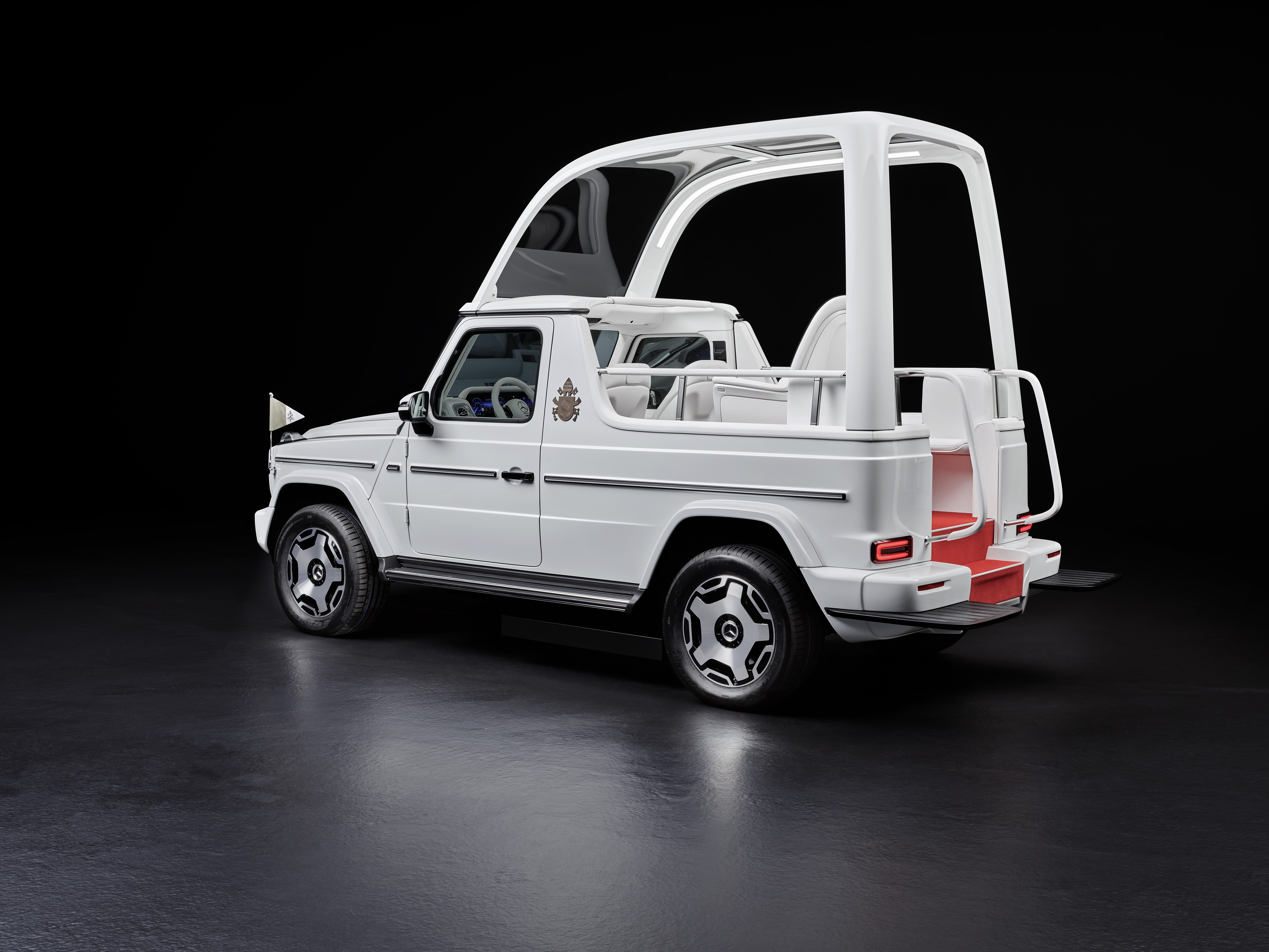 Mercedes-Benz Classe G 100% é o novo Papamóvel — Foto: Divulgação | Mercedes-Benz