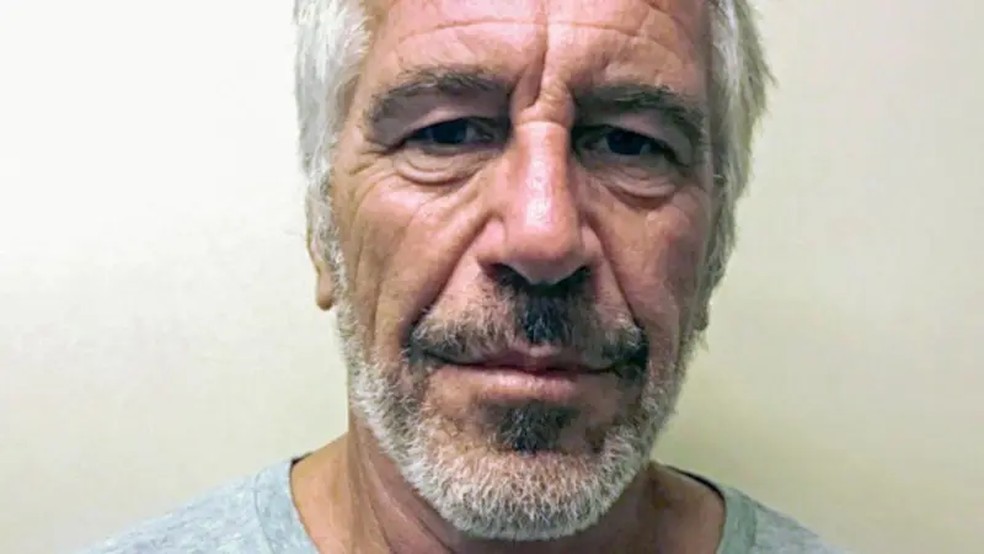 Epstein foi encontrado morto na prisão em 2019. — Foto: Getty Images via BBC